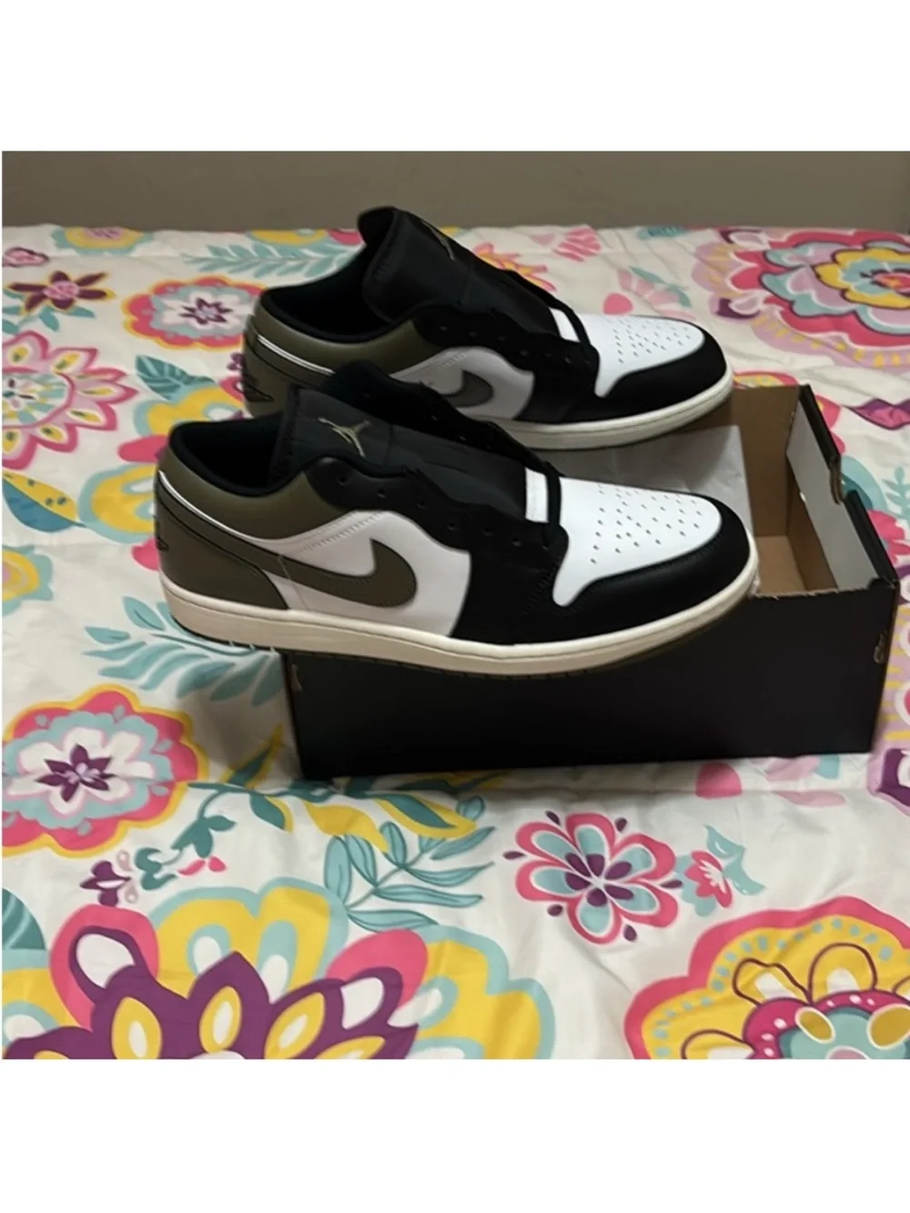 Men’s Air Jordan 1 Low Black, White, Olive Green